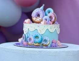 Doughnut cake