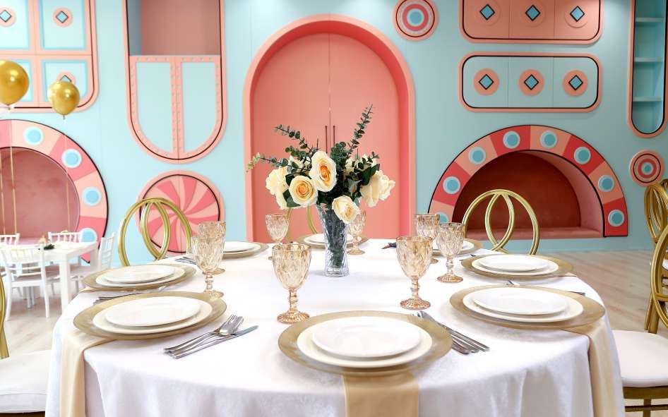 Party table with plates and cutlery