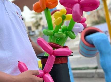 Balloon twisting