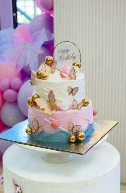 Mermaid-inspired cake